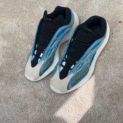 Yeezy 700 (Size 11)