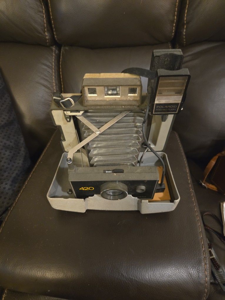 The Polaroid 420 Land Camera - Vintage collectible