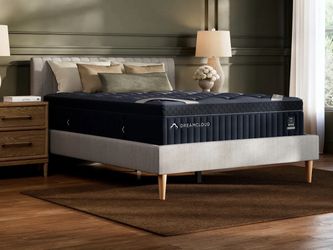 Dream cloud luxe hybrid mattress queen size new