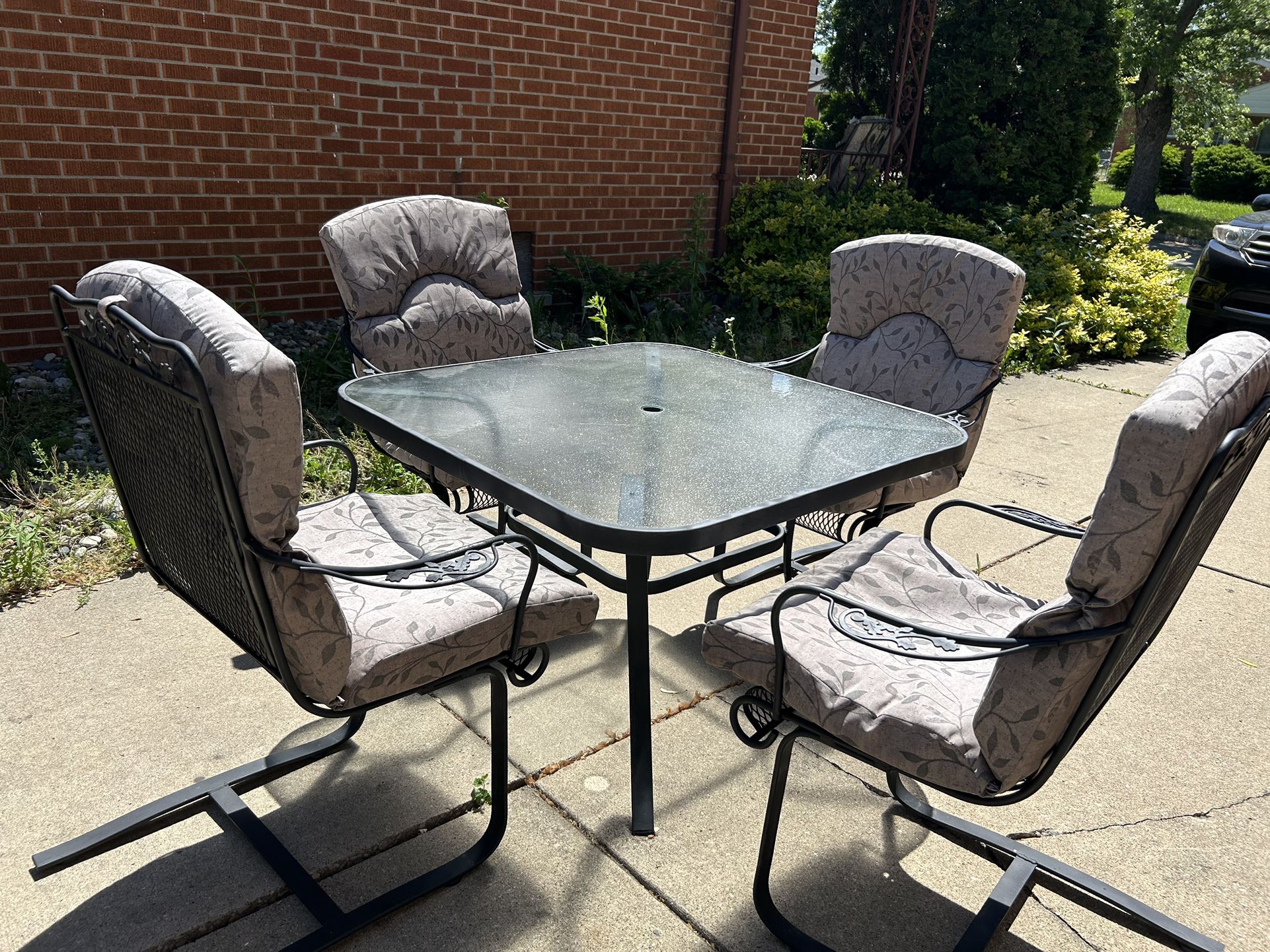 Set Of 4 Wrought Iron Chairs  And Table With 4 Cushions
