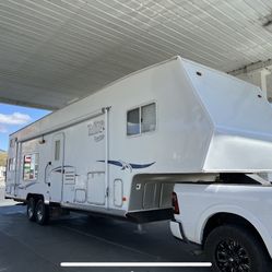 2004 33 Ft Fifth Wheel Toy Hauler