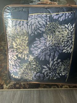 King comforter with two king shams