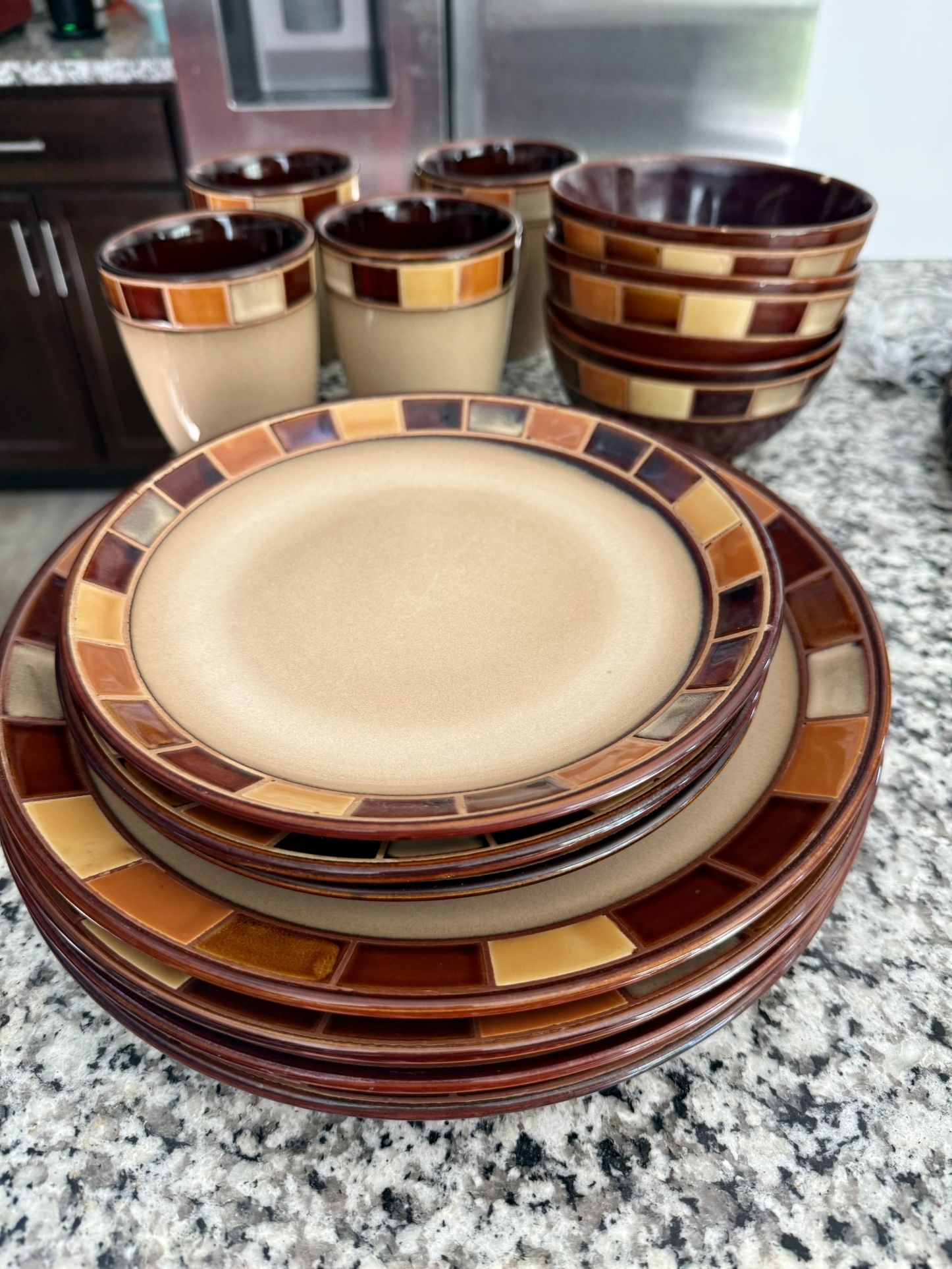 Dinnerware Set / Plate Set