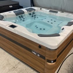 6 Month Old Bullfrog A7 Select  Hot Tub