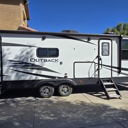 2019 Keystone Outback Ultra Lite 261UBH