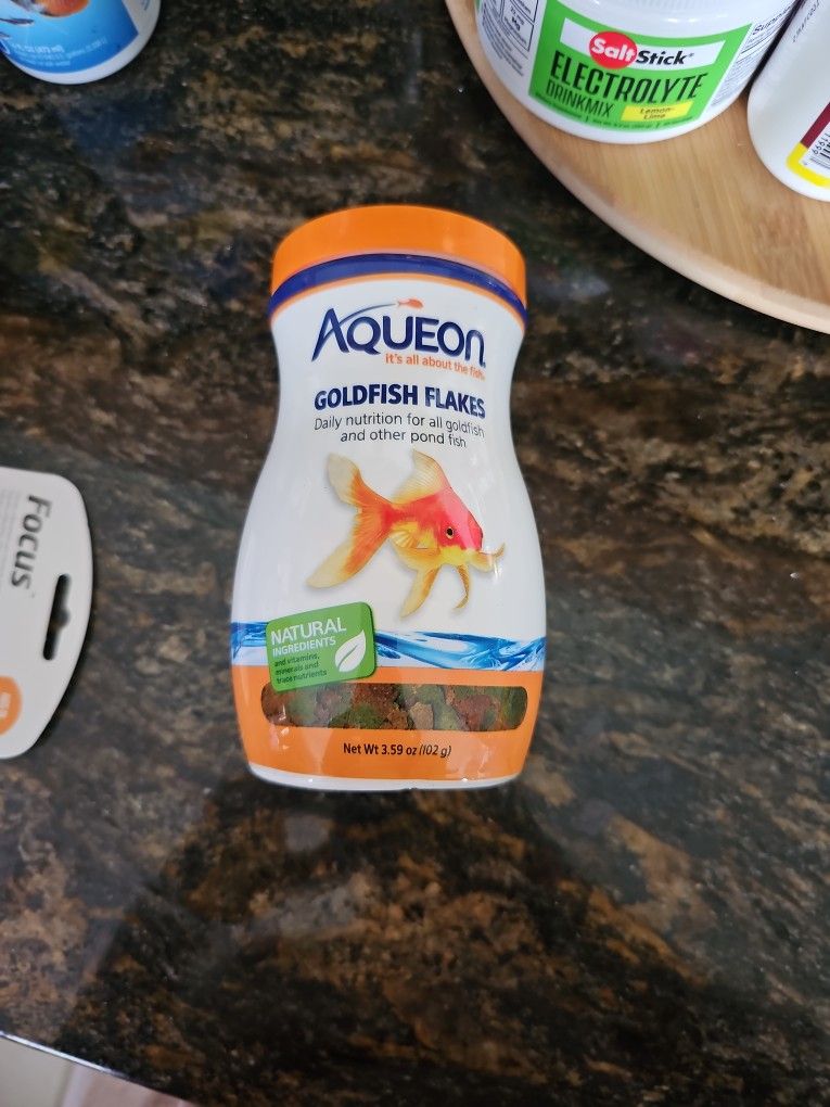 2 AQUEON Goldfish Flakes