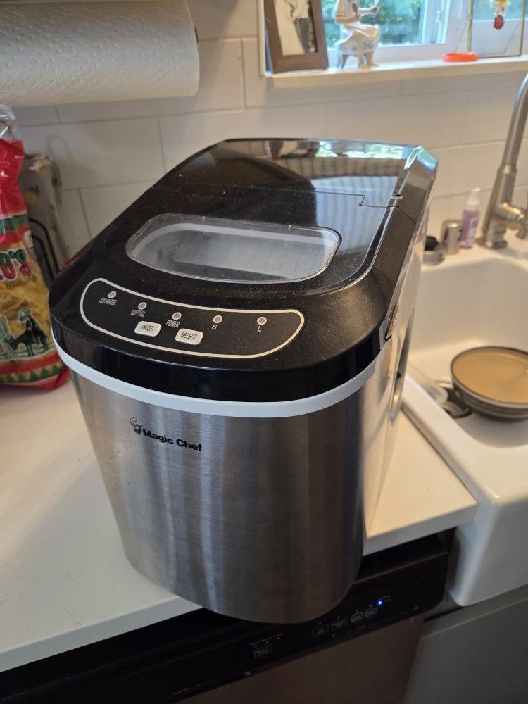 Magic Chef Ice Maker