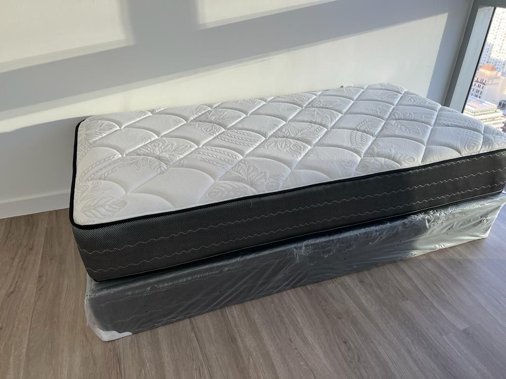 NEW MATTRESS TWIN SIZE PLUSH WITH BOX SPRING