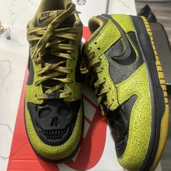 Nike Dunk Halloween Skull 