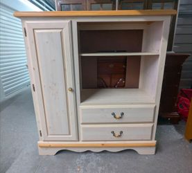TV Stand/Entertainment Center