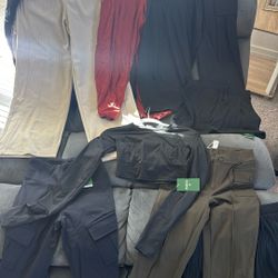 Halara Clothing Box. 10 Items. 8 Bottoms 1 Romper . 1 Athletic Long Sleeve Crop Top- All XS