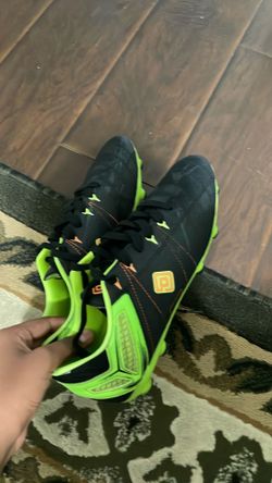Soccer cleats  size medium /6.5