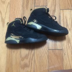 Boys Black and Gold Boy Jordans