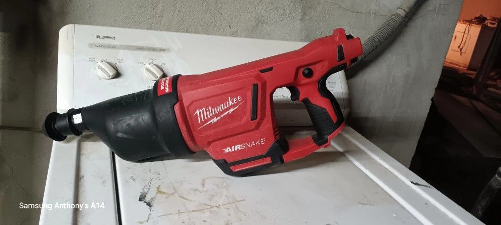 Milwaukee Fuel M18 Air Snake 