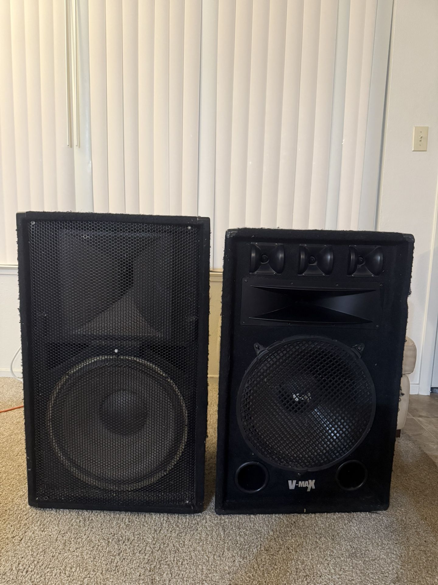 (2) Peavey Pv115 Pro Audio DJ 15" 2 Way Passive 400W Speakers