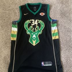 GIANNIS Jersey Size 52