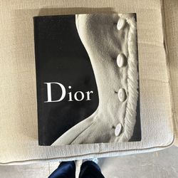 Christian Dior Table Book. 📕 Good Condition 