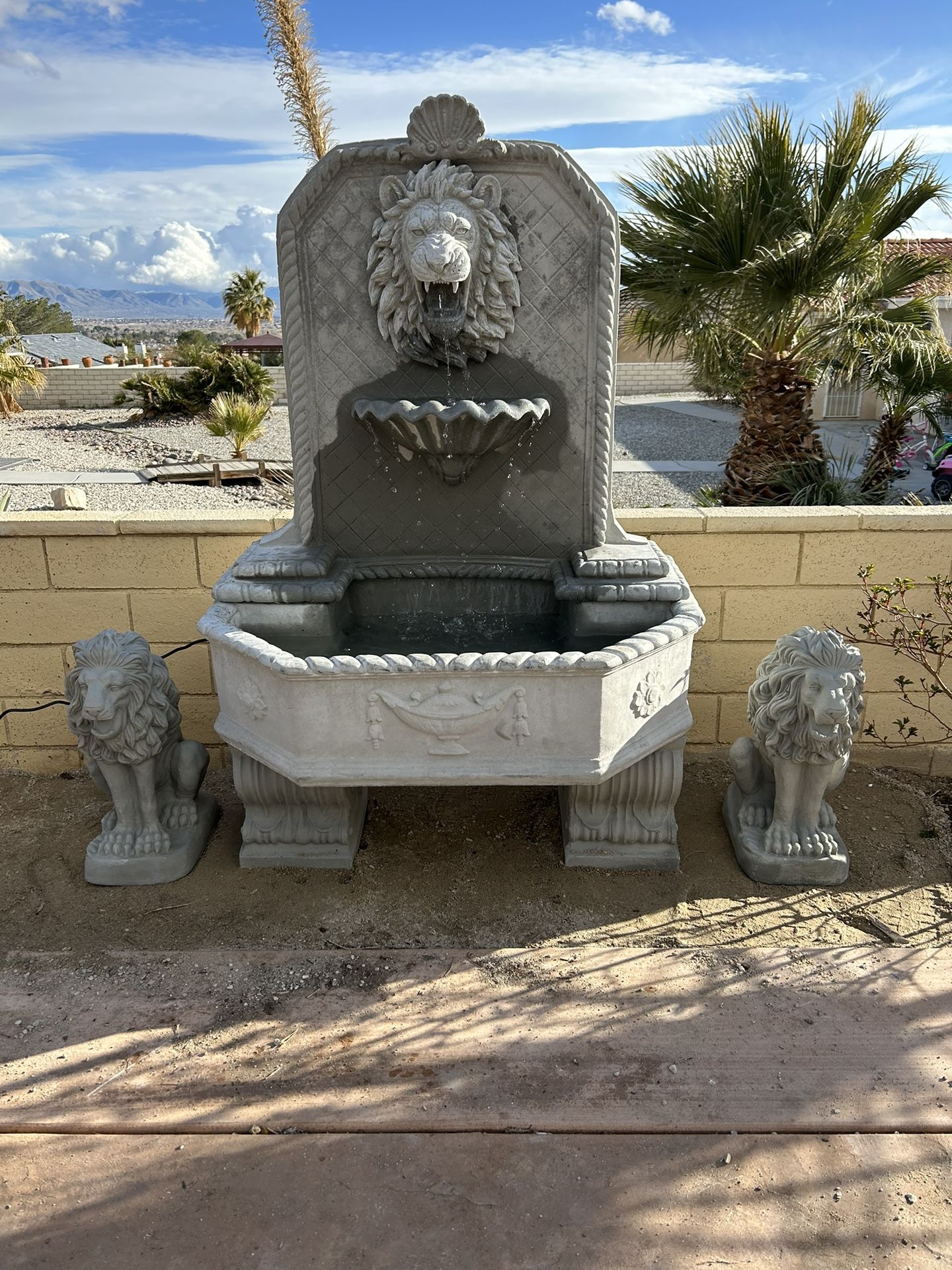 New Fountain With 2 Lions Made Out Of Cement Perfect Gift 🎁