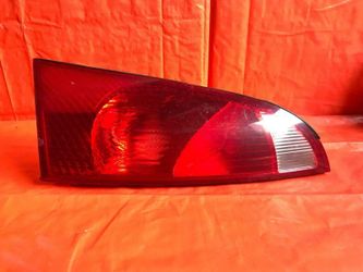 OEM 2003 03 FORD FOCUS HATCHBACK PASSENGER RIGHT TAIL LIGHT LAMP R RH