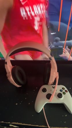 xbox series s controller and gaming headset