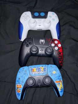 PS5 controllers