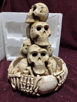 Tabletop Skull Fountain – Spooky Halloween Centerpiece