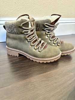 Women’s Shoes Size 6.5 Excellent Condition $5