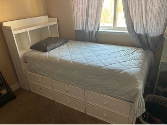 Trundle bed with drawers