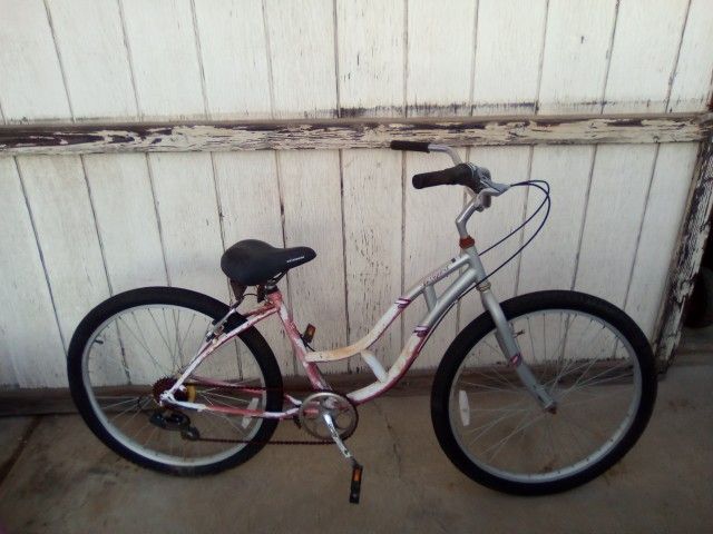 Schwinn 26" female 7-speed bicycle