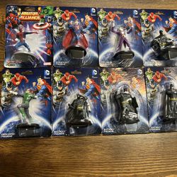 8 Collectible DC/Marvel Figures 