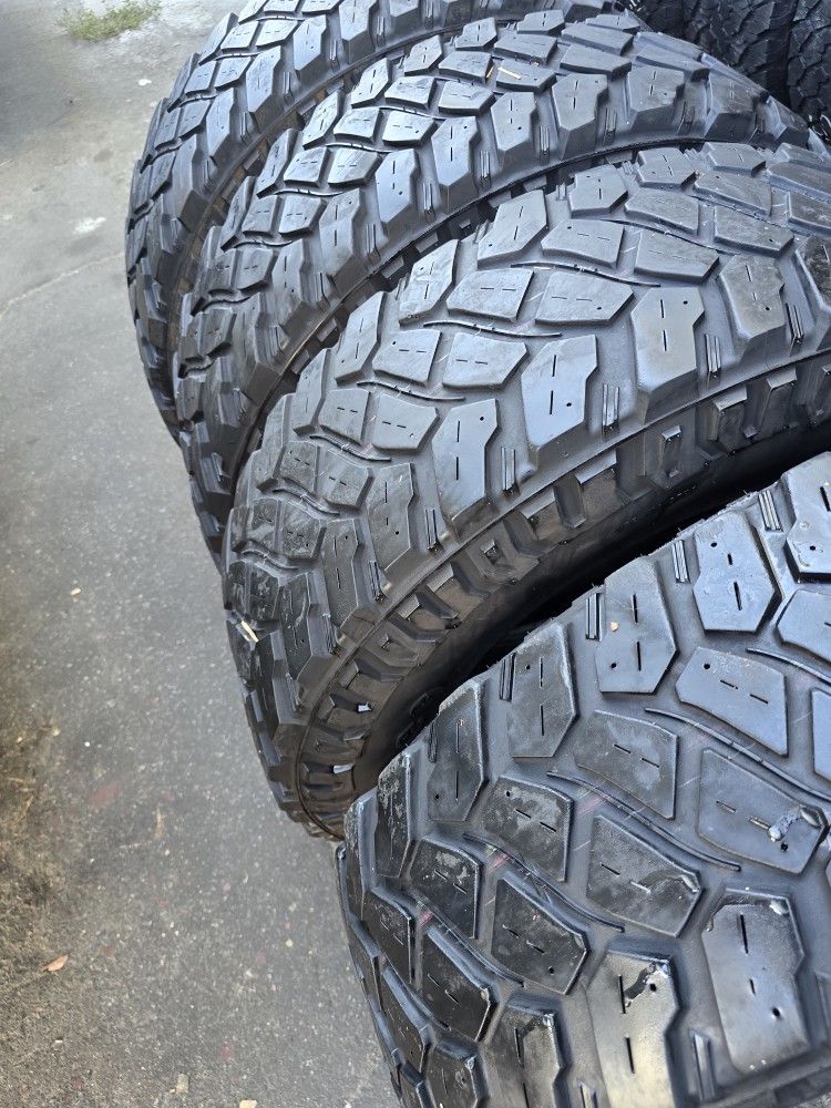 4 used tires Lt255/75R17 Firestone Destinación $270.00