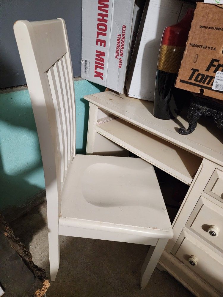 3-Piece White Wood Bedroom Furniture