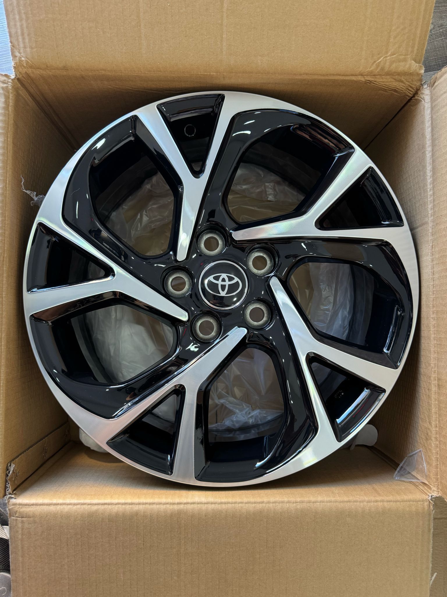 Rims 17 Toyota 5 Lugs 114.3 mm