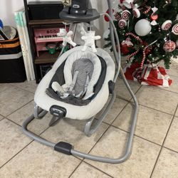 Graco Baby Swing.  Soothing Vibration & Sound