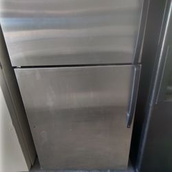 Refrigerator Stainless Has Ice Maker