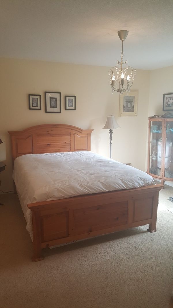 QUEEN SIZE BED MATTRESS, BOX SPRING, HEAD & FOOT BOARD ...