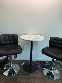 Chairs + table
