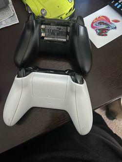 Xbox Wireless Controllers – Black and White
