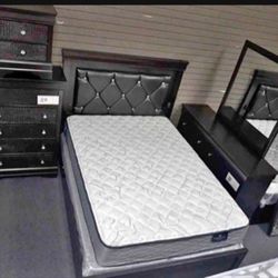 Complete Bedroom Set On Sale $1100