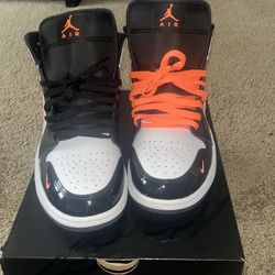 Jordan 1 Mid SE Black/White/Court Purple/Bright Mango