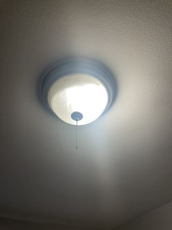 Ceiling light fixture