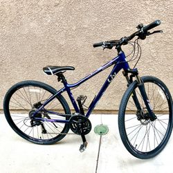 Giant Liv Rove 2 Size S, aluminum frame women’s hybrid bike with front suspension and Shimano hydraulic disc brakes. Only used a handful of times.