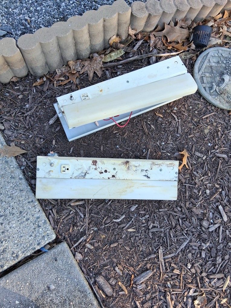 Free Under Cabinet Fluorescent Lights