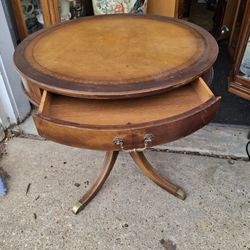   Nice VINTAGE  GENUINE MAHOGANY  ROUND TABLE  LOOKS LIKE  SOMEONE  STARTED TO  Redo  This TABLE  NICE AND  SOLID 