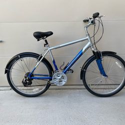 Bicycle Diamondback wildwood Hybrid mountain or road bike