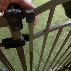 child or pet safety gate