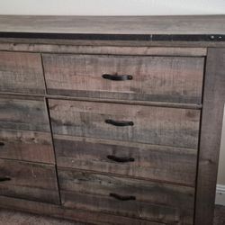 Bedroom Set Very  Good Condision