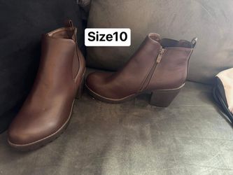 New women’s boots size 10