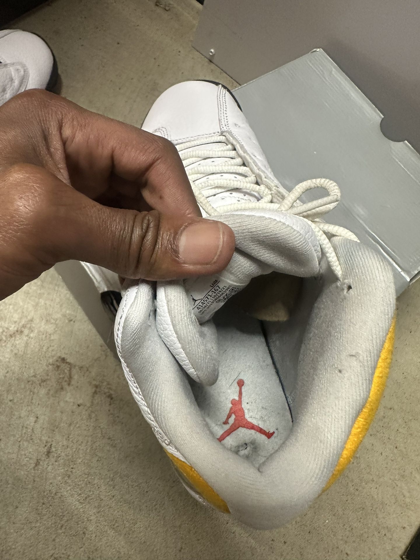 Jordan 13 White / Yellow Size 9 Near DS