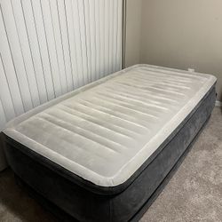 Intex Dura Beam Comfort Plus Airbed Mattress Twin Size (Intertek 3077995) - with Built In Pump